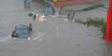 Arquitecto repara con recursos propios el socavón que provocó la muerte de jovencita en Culiacán