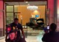 Auto se estrella contra el lobby del Trump Plaza en Nueva York
