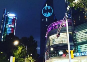 CDMX se iluminó con la batiseñal en el Batman Day