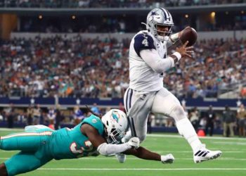 Vaqueros barren a los  Delfines
