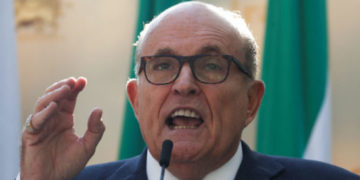 Citan a comparecer a Rudolph Giuliani, en proceso de juicio político contra Donald Trump