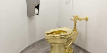 Inodoro de oro es robado del palacio donde nació Winston Churchill