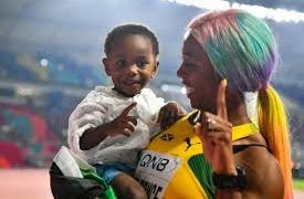 Jamaicana gana los 100 metros del Mundial de Doha