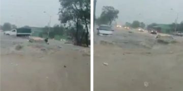 #VIDEO Taxista quiere ganarle a la corriente de agua en Monterrey sin éxito
