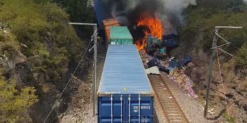 Dos trenes se impactan tras intento de robo en Hidalgo