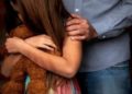 Niña fue violada en su casa por 30 hombres durante dos años y pide perdón a su madre por contarlo