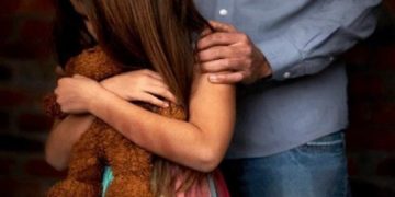 Niña fue violada en su casa por 30 hombres durante dos años y pide perdón a su madre por contarlo