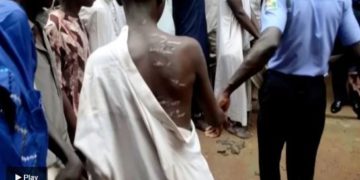 Rescatan a cientos de niños nigerianos de escuela donde estaban encadenados, famélicos y eran violados