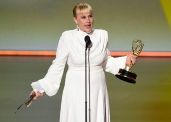 Patricia Arquette da emotivo discurso por los derechos de las personas trans en los Emmy