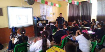 Imparten pláticas de prevención del delito en escuelas de La Pila