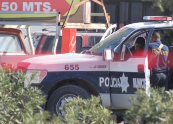 Mata a su hijo porque no quiso beber con ella y por que él le quitó su música