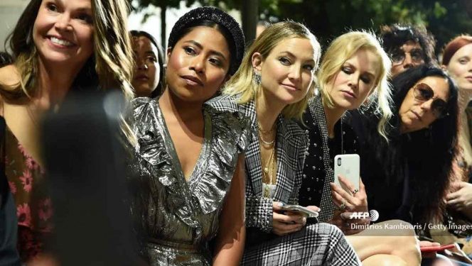 En desfile de modas de NY, Yalitza en primera fila a la par de Nicole Kidman y Kate Hudson