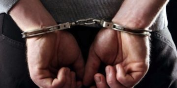 Detenido por tentativa de robo y daños a la Secretaría de Salud