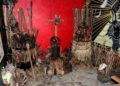 Hallan 55 cráneos en altar satánico