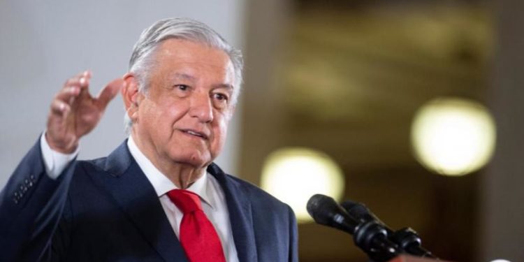 AMLO celebra inicio de obras en Santa Lucía