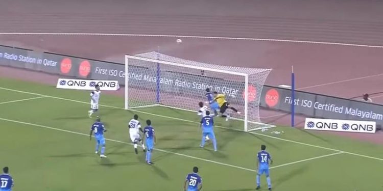 Envían el balón al palo tres veces en 3 segundos