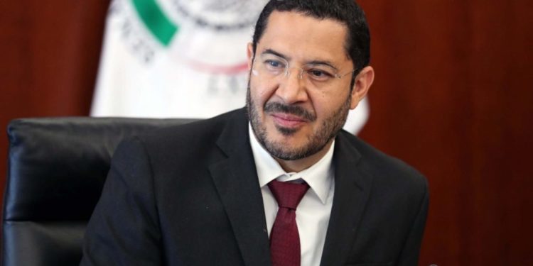 Batres pide coherencia en discursos de críticos