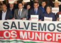 Manifestación de alcaldes afuera de Palacio Nacional; exigen más presupuesto a sus municipios