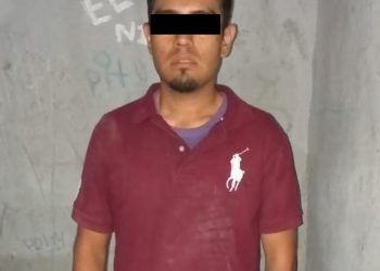 Detienen a presunto que buscaba ingresar por la fuerza a un comercio