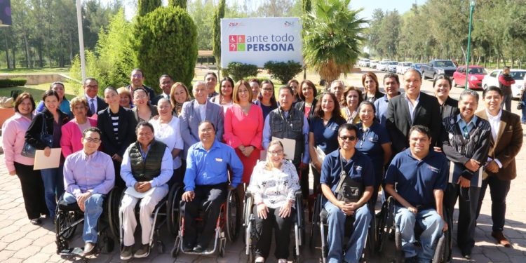 Capacitan a funcionarios en derechos humanos de personas con discapacidad