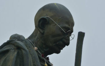 Roban cenizas de Mahatma Gandhi en el 150 aniversario de su natalicio