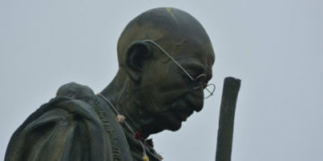 Roban cenizas de Mahatma Gandhi en el 150 aniversario de su natalicio