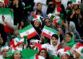 #VIDEO Por primera vez en 40 años, mujeres asisten a un partido oficial en Irán