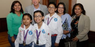 Reconocen a alumnos ganadores en Feria Internacional de Ciencias en Paraguay