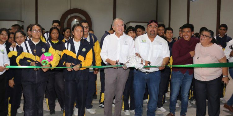 Gobernador realiza gira de trabajo en Vanegas para entregar y supervisar obras