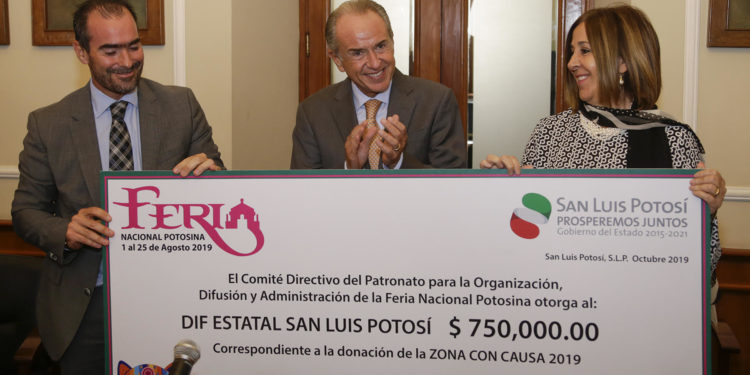 Patronato de la FENAPO entrega donativo de 750 mil pesos al DIF Estatal