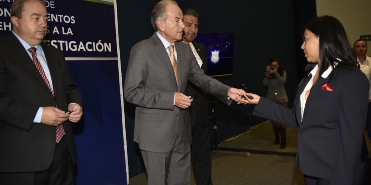 Entregan reconocimientos a 35 integrantes de la Policía de Investigación de la FGE