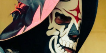 #VIDEO Reportan estable a La Parka, tras un fortísimo costalazo