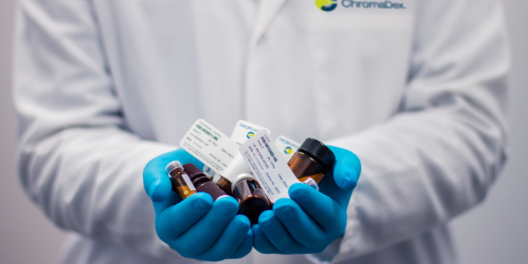 Aprovechan las farmacias privadas desabasto de medicamentos en gobierno