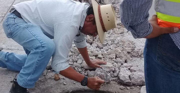 Sustituye red de drenaje sanitario colapsado sobre calle Anáhuac