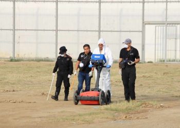 En búsqueda de fosas y restos humanos en Topo Chico
