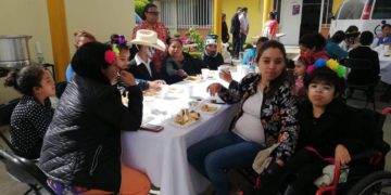 Estudiantes del Conalep ofrecieron desayunos para los pacientes