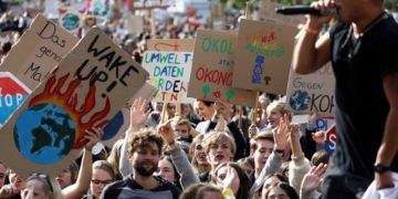 Cientos de jóvenes inician ‘acampada climática’ en Alemania