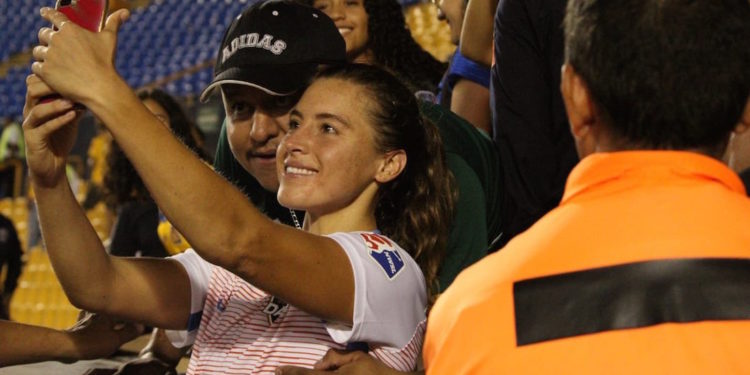 Presentará Tigres demanda contra sujeto que tocó seno a jugadora del Houston Dash