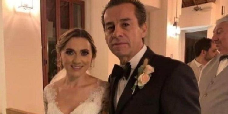 Impactante ex alcalde se casa con su nuera
