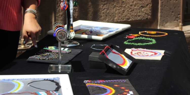 Se realizó exposición de productos artesanales de “Arte Huichol”