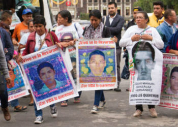 Piden padres y madres de los 43 investigar al nuevo secretario de Seguridad capitalino