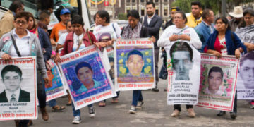Piden padres y madres de los 43 investigar al nuevo secretario de Seguridad capitalino