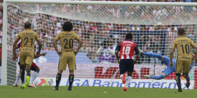 Condonaron impuestos de 452 mdp a Chivas, Cruz Azul, Pumas, Atlante y Toluca