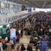 Viajeros varados en aeropuerto de Chile por toque de queda