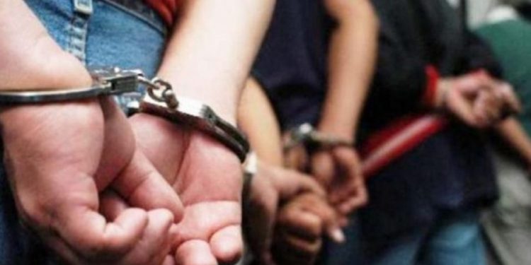 Detienen a tres hombres por portación de arma de fuego