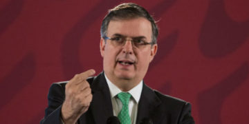 Dos mexicanos perecen durante el tiroteo en bar de Kansas: Ebrard