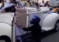 #VIDEO Su ex iba rumbo a su boda y él detiene el auto para pedirle que no se case