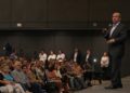 Tras protestas cancela Calderón su conferencia en el Tec de Monterrey