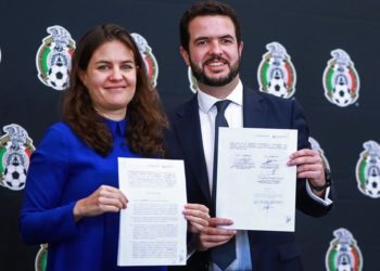 Firman acuerdo para acabar con discriminación y racismo en el futbol