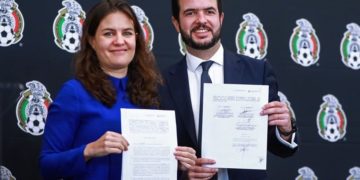 Firman acuerdo para acabar con discriminación y racismo en el futbol